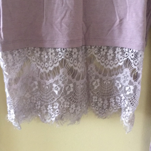 Long sleeve top with laced bottom - Picture 2 of 4